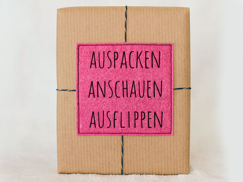 Auspacken, Anschauen, Ausflippen Spruch - redwork Stickdatei